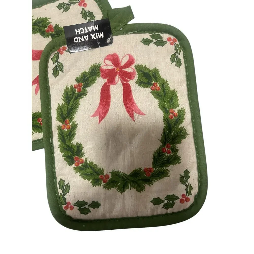 NWT Christmas Oven Mitt &‎ 2 Pack Pot Holder